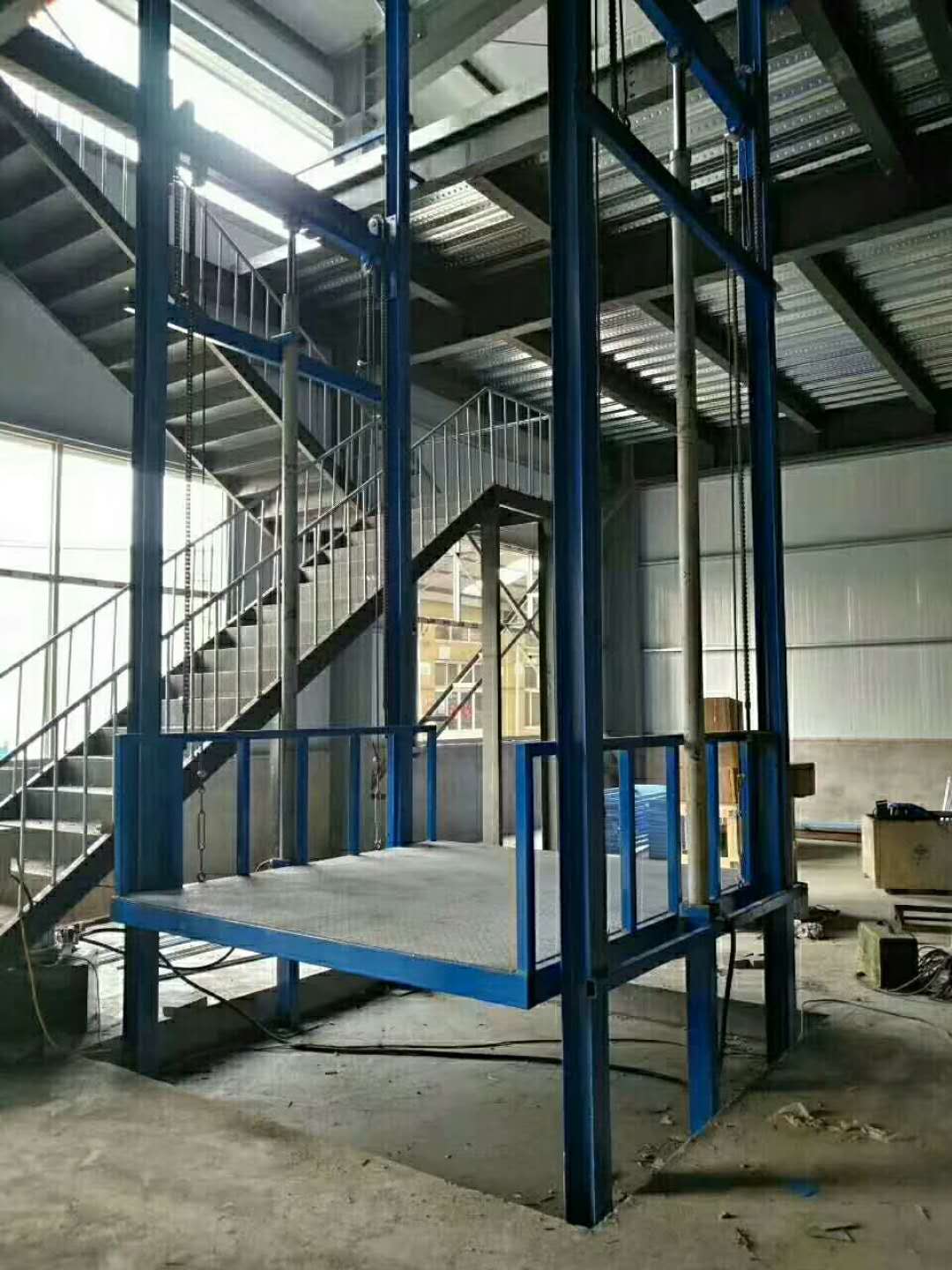 升降平台的工作原理-烟台导轨式升降平台